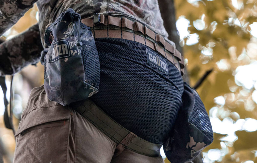 Hunter in a pleated one-panel Cruzr XC hunting saddle.